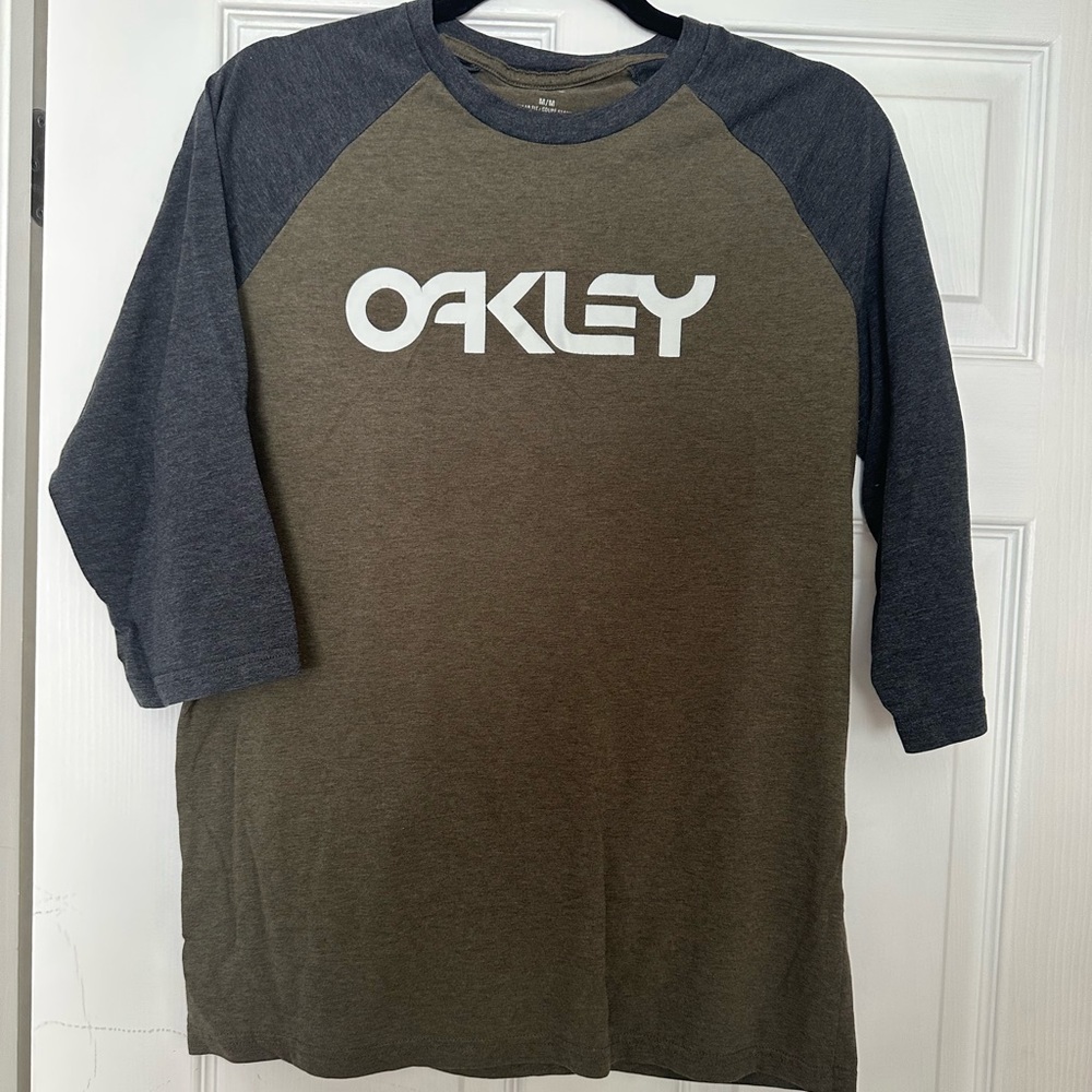 Three-quarter sleeve tee